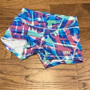 GUC size small fleo shorts